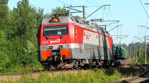 2ЭС4К-022 «Дончак» с грузовым поездом