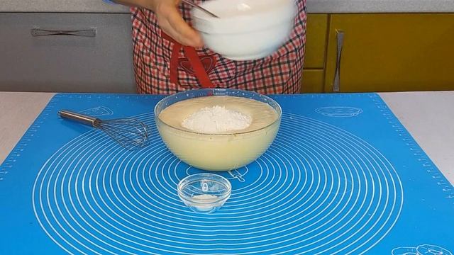 Как приготовить ИТАЛЬЯНСКИЙ ПИРОГ без ВЕСОВ/БИСКВИТ 12 ЛОЖЕК/ БЫСТРЫЙ ,СЛАДКИЙ, БИСКВИТНЫЙ ПИРОГ смотреть онлайн