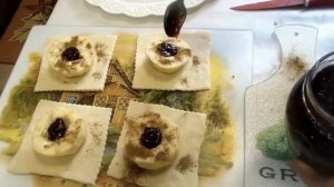 Слойки с яблоком и джемом. Яблоки в слоеном тесте.