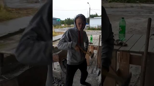 Приколы. Прикольные танцы на работе. Ура наконец то понедельник, и мы снова на работе. смотреть онлайн