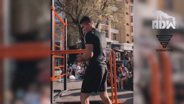 How Women React To Calisthenics *WOW REACTIONS* смотреть онлайн