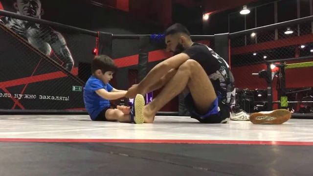 #Шпагат - #Растяжка для #детей . Как салиться на шпагат . @muhammad_jr70 @ayd_mma смотреть онлайн