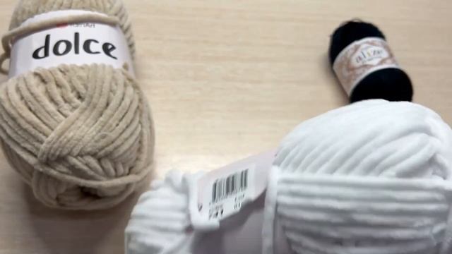 Анонс МК вязанный «Зайчик» из плюшевой пряжи крючком смотреть онлайн