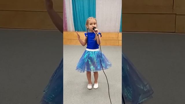 Лапина Варя. 5 лет. Почему медведь зимой спит. смотреть онлайн