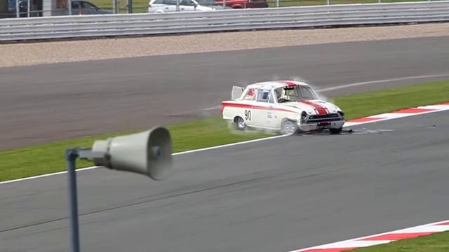 FORD LOTUS CORTINA ROLLS (CRASH) смотреть онлайн