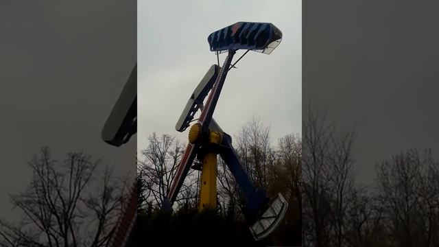 Аттракцион среднего страха и веселья) смотреть онлайн