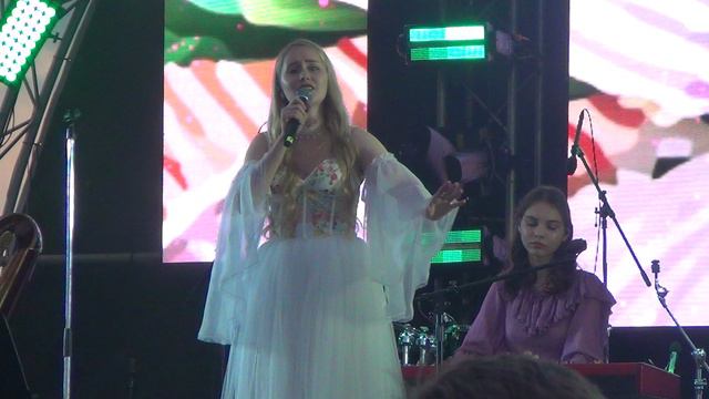 Элли на маковом поле - Ближе @ Дикая мята 2024 смотреть онлайн