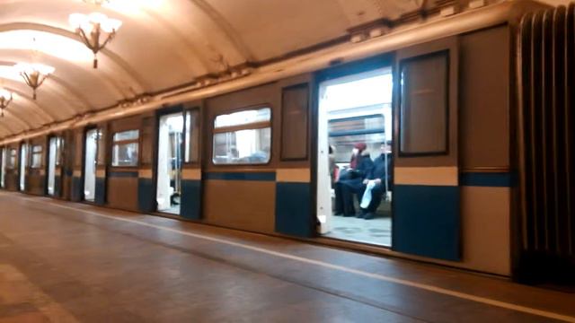 Поезд Русич метро Арбатская смотреть онлайн
