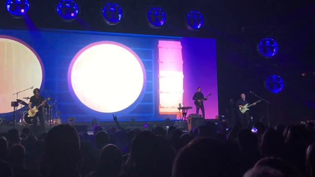 Группа Кино отрывок из концерта 12.05.2023 Пермь песня «Красно-желтые дни» смотреть онлайн