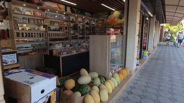 Прогулка по улице Аэродромной мимо аквапарка Наутилус в Лазаревском. смотреть онлайн