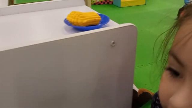 На детской площадки ??? смотреть онлайн