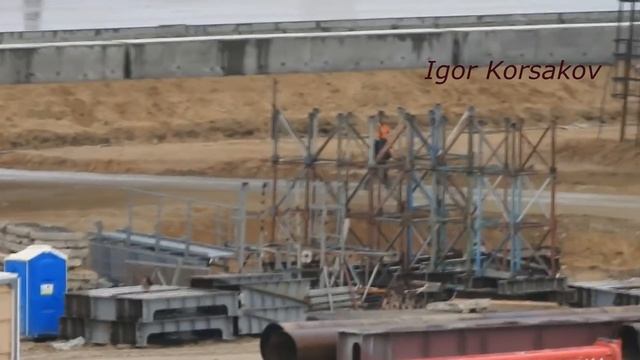 Крымский(март 2018)мост! На А/Д заасфальтировано 70% пролётов,на Ж/Д мосту готово 70% опор!Коммент! смотреть онлайн