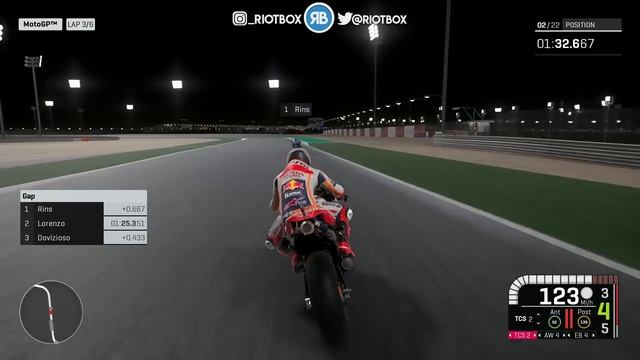 MotoGP 19 Gameplay PC - Lorenzo at Qatar - Epic Last Lap With Dovi (MotoGP 2019 Game) смотреть онлайн