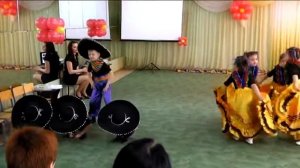 Танец в детском саду "Кукарача"