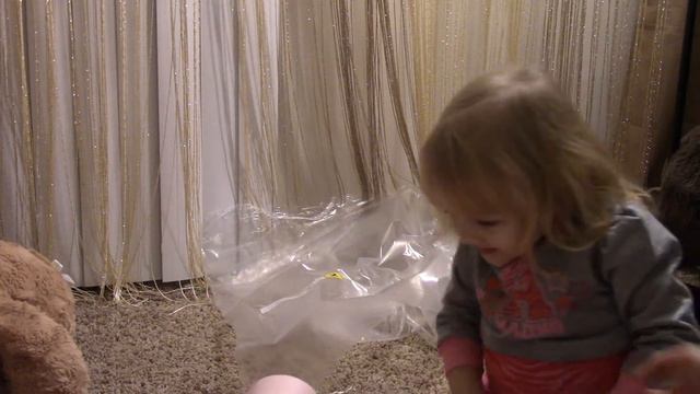 Собираем столик и стульчик для съемки канала Мисс Микэйла. смотреть онлайн