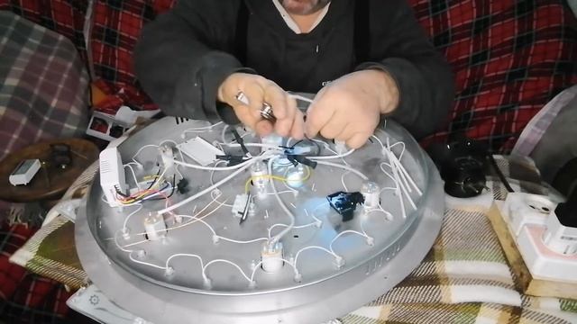 Как вставить мозги умной люстре.. Или мастер класс электрик 80Level. смотреть онлайн