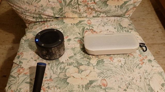 Bose Soundlink Flex vs Minirig 3 firing upwards смотреть онлайн