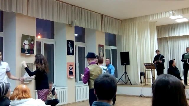 Танцы в театре духовой музыки (Одесса) смотреть онлайн