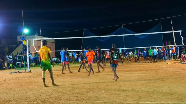 challangers club karur🔥🆚 kolli Hills🔥||Both local teams😳💥||volleyball match #trending #viral #reels смотреть онлайн