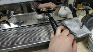 Чистка группы кофемашины Nuova simonelli appia 2