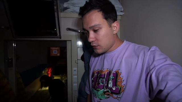 Ночной ПОЕЗД ПОЖИРАТЕЛЬ 666 в котором ПРОПАДАЮТ ЛЮДИ в 3 ЧАСА НОЧИ страшные истории в реальной жизн смотреть онлайн