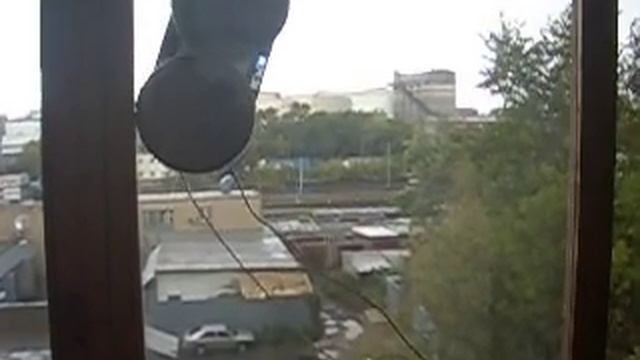 хобот моет окно снаружи смотреть онлайн