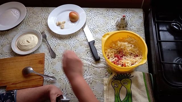 Салат из крабовых палочек с помидорами