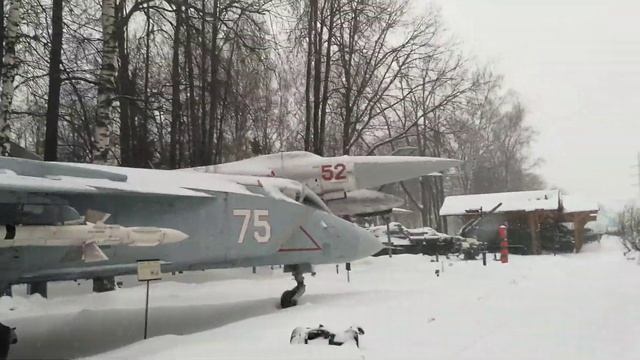 Музей техники Вадима Задорожного Обзор экспонатов на улице Военная техника Красногорск Часть 1 смотреть онлайн