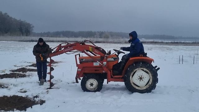 Бурение под сваи минитрактор. Hinomoto E2304 смотреть онлайн
