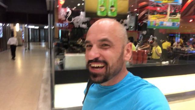 конвейер с едой в Паттайя смотреть онлайн