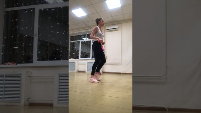 Тренировка на верх тела с гантелями! смотреть онлайн