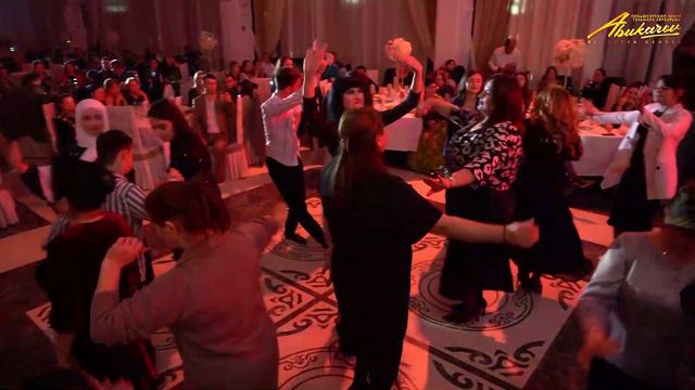 Аиша Курбанова - Я с тобой. смотреть онлайн