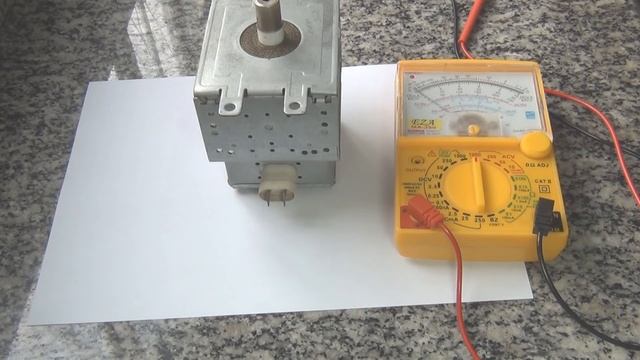 294 Como testar o magnetron do forno microondas com multímetro analógico смотреть онлайн