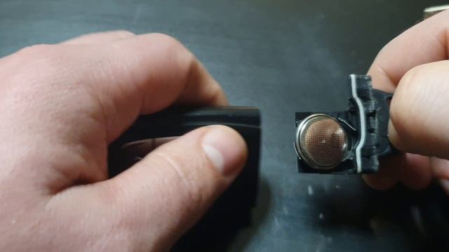 How to change Audi key battery fob A3 A4 A5 A6 A7 Q3 Q5 Q7 Batterie wechseln beim Audi Schlüssel смотреть онлайн