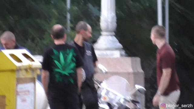 Пранк / Стал перед девушкой на колени / Напала чесотка / Разговор с байкерами / Чи да смотреть онлайн