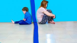 Света и Богдан ПОДЕЛИЛИ ДОМ!  Кому достались ИГРУШКИ для детей?