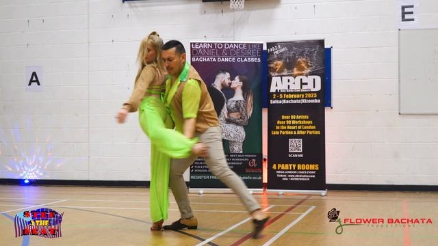 JUAN Y GABRIELA - SALSA & BACHATA MIX SHOW - STEP TO THE BEAT WEEKENDER смотреть онлайн