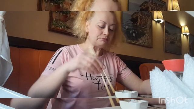 мукбанг/вкусные роллы/с мамой в кафе/ еда на камеру