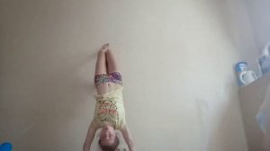 Обучалка как встать на руки правильно