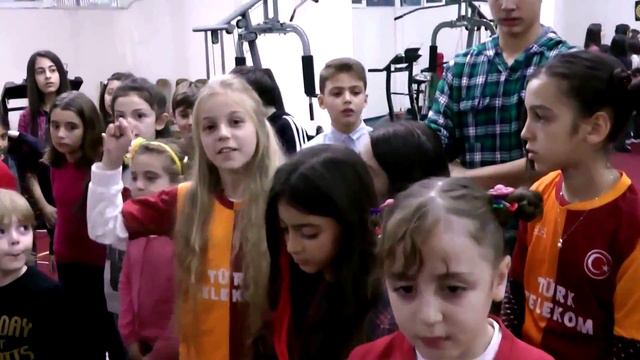 8-ci km( Vasmoy ) İngilis dilində "Show how brave you are" Roshan Azizovun super şagirdləri смотреть онлайн