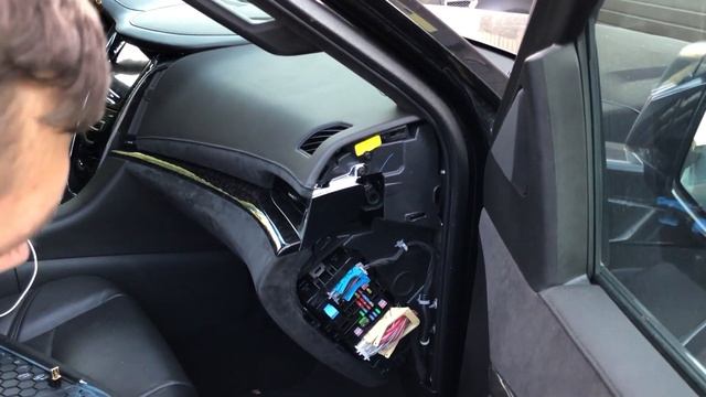 2018 Detail | Что делать, если на вашем Cadillac Escalade не открывается с кнопки бардачок