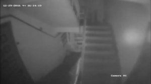 Камера наблюдения в подъезде..жесть)