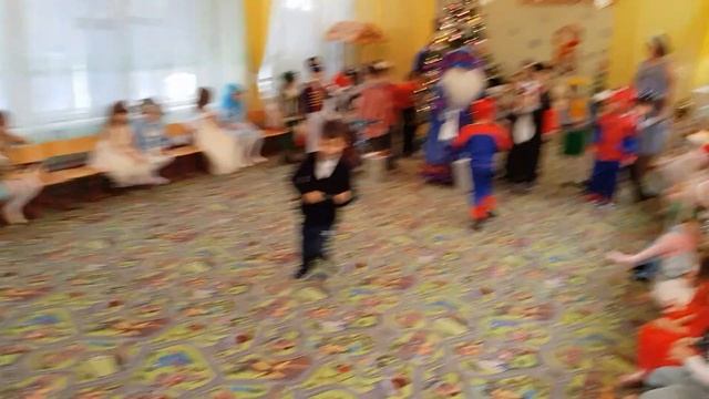 Новогодний утренник в детском саду СВЕТЛЯЧЕК старшая группа смотреть онлайн