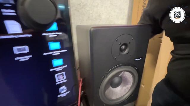 "Unboxing and Setting Up the Vault C8 Monitor Speakers" смотреть онлайн