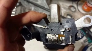 Снятие генератора на Лада Приора с кондиционером, замена щеток генератора.