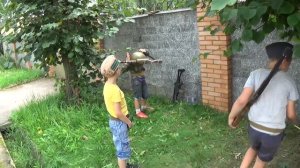 Как надо играть, дети играют , построили блок пост... Реальная Игра!