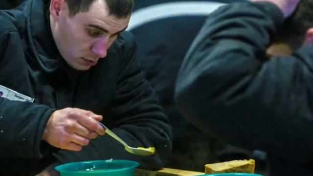 ГАДКАЯ БАЛАНДА! Что едят в тюрьме. Чем кормят зеков. Главные продукты на зоне