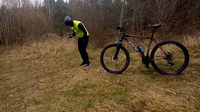 КАК ОДЕВАТЬСЯ ВЕЛОСИПЕДИСТУ ОСЕНЬЮ смотреть онлайн