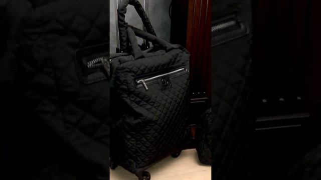 Сумки. Чемоданы. Дорожные сумки на колёсах. Ручная кладь 55/35/22 для командировок. Вес 1300 смотреть онлайн