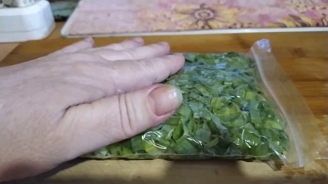 Как сохранить зелень лука на зиму. 2 способа.